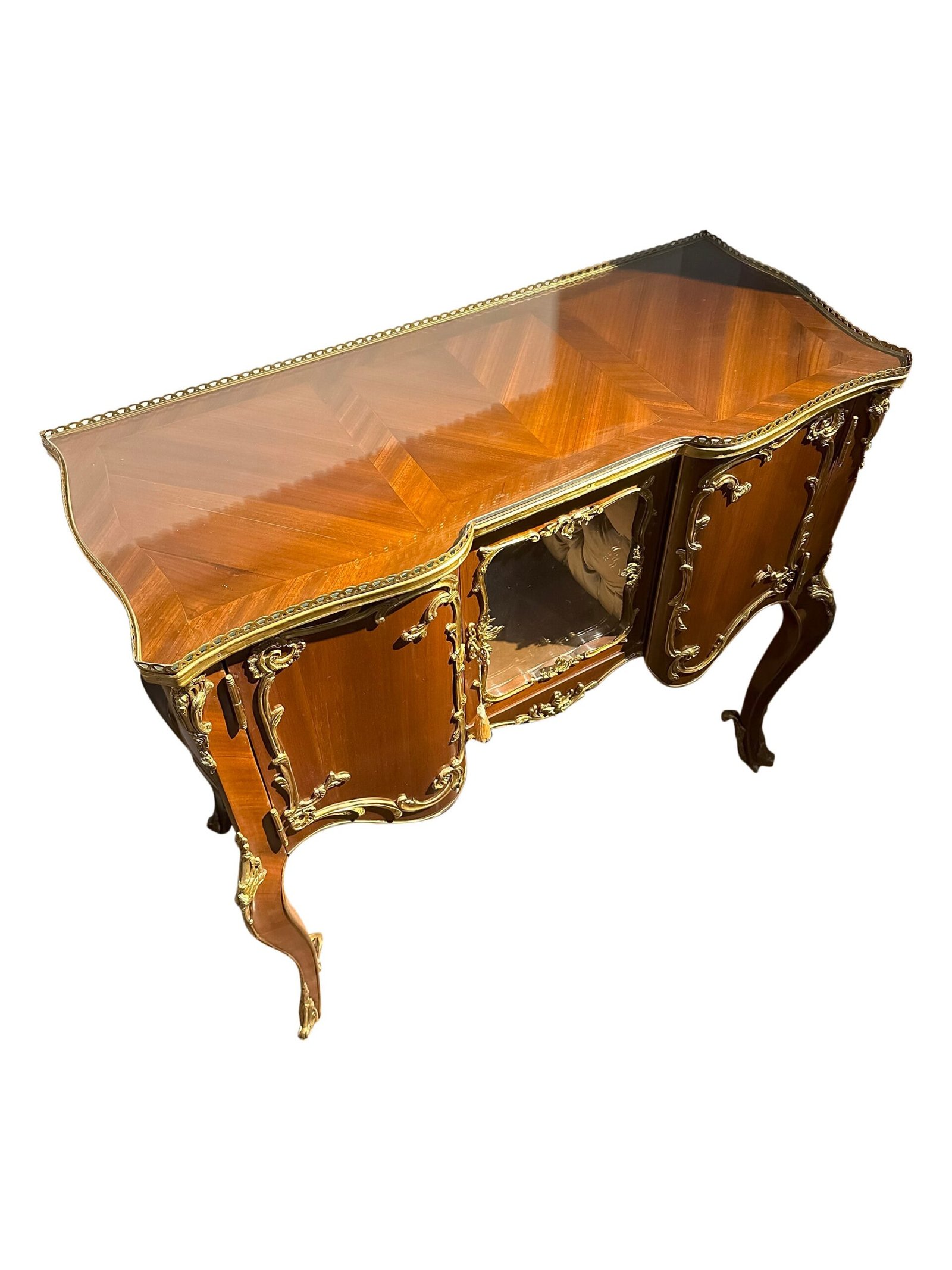 French Louis XV style Display cabinet styled after designs by Francois Linke - Image 2