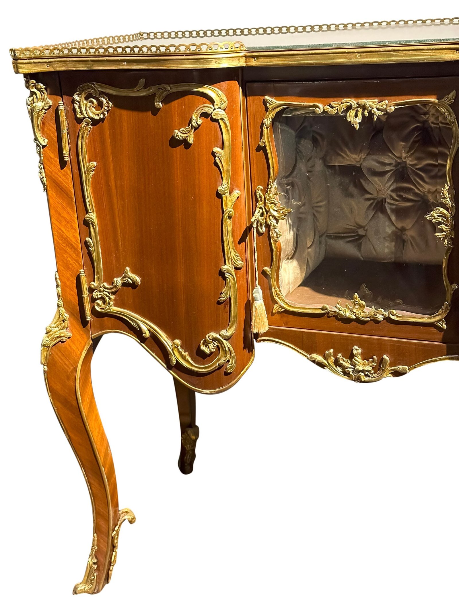 French Louis XV style Display cabinet styled after designs by Francois Linke - Image 3