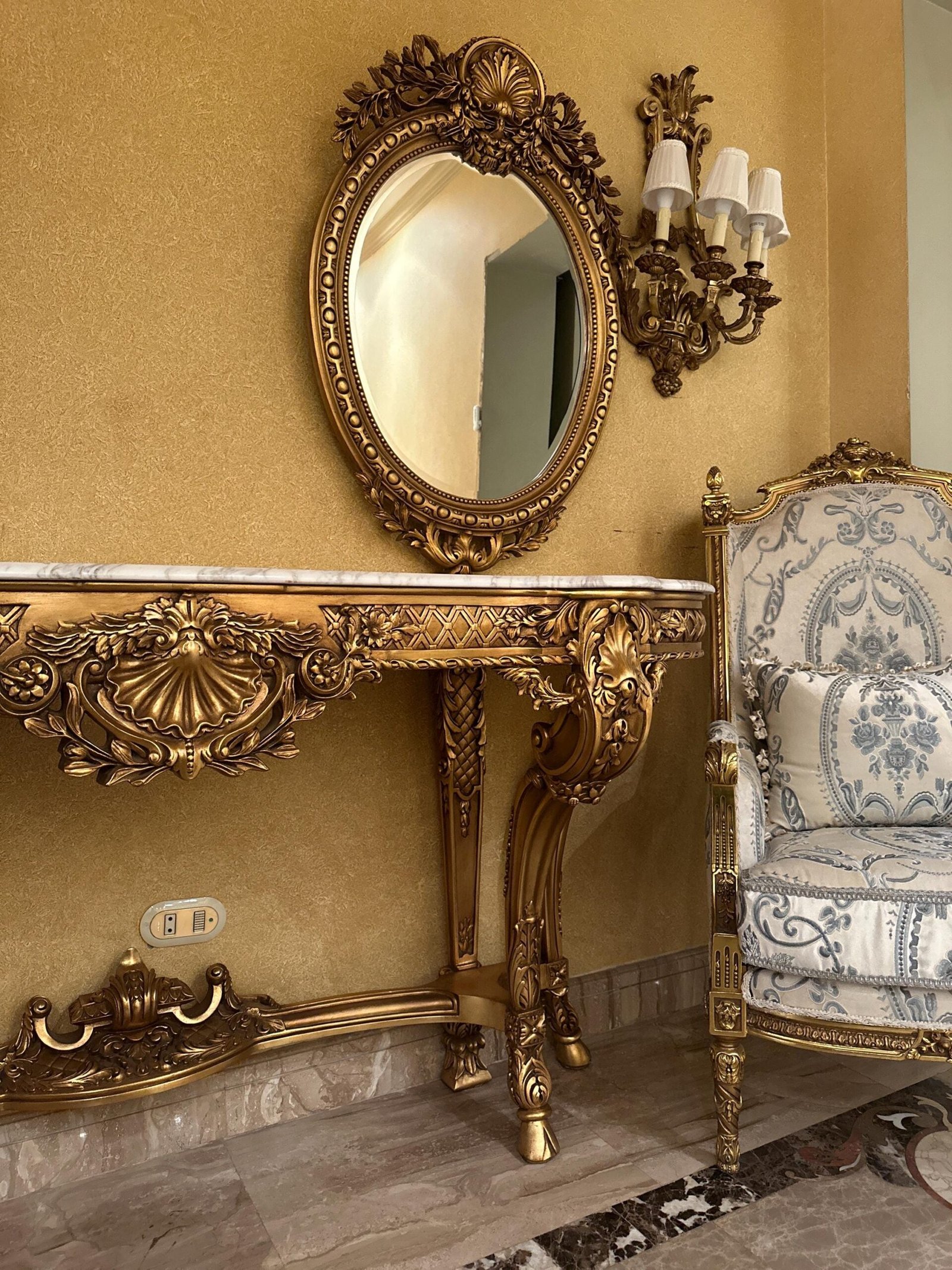 Palatial 19th century Louis XVI style carved and gilt wood grand console - Image 3