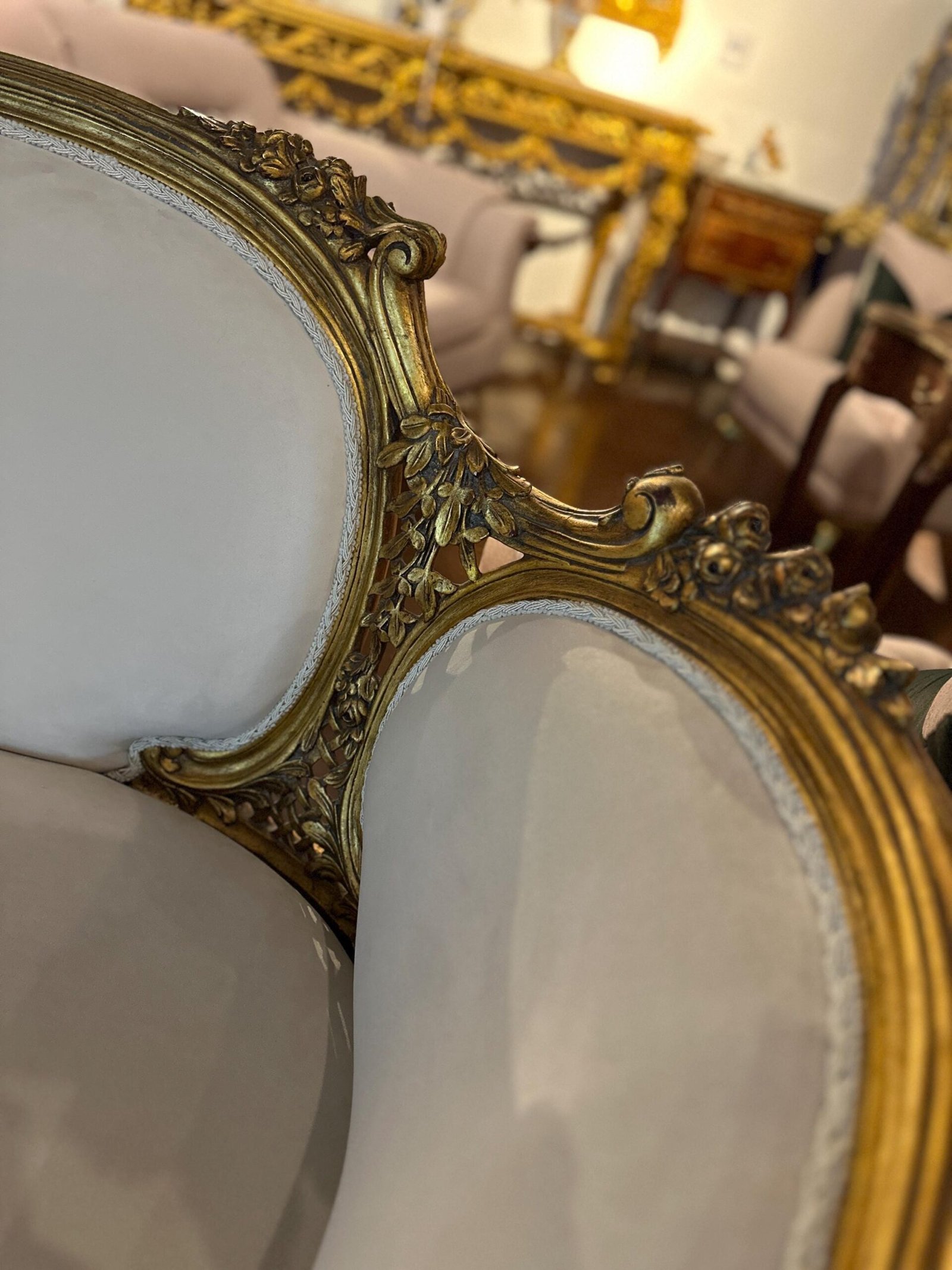 Louis XV French style chaise lounge in gold leaf - Image 4