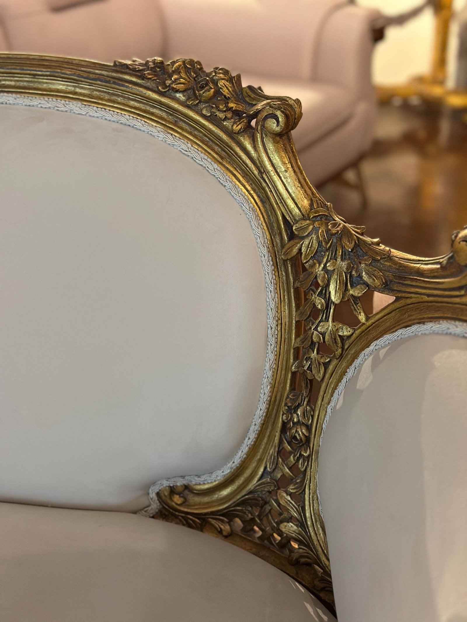 Louis XV French style chaise lounge in gold leaf - Image 6