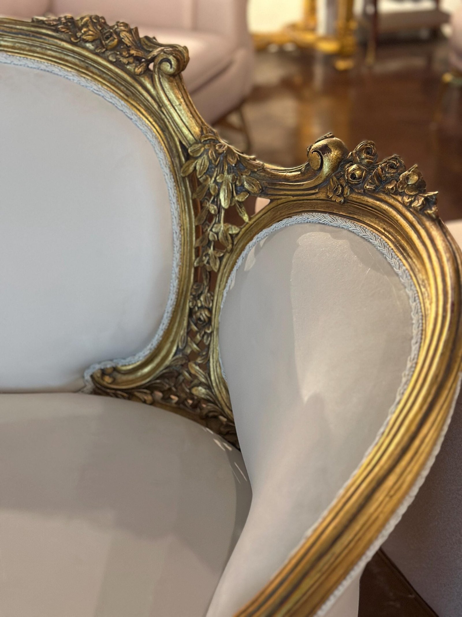 Louis XV French style chaise lounge in gold leaf - Image 7