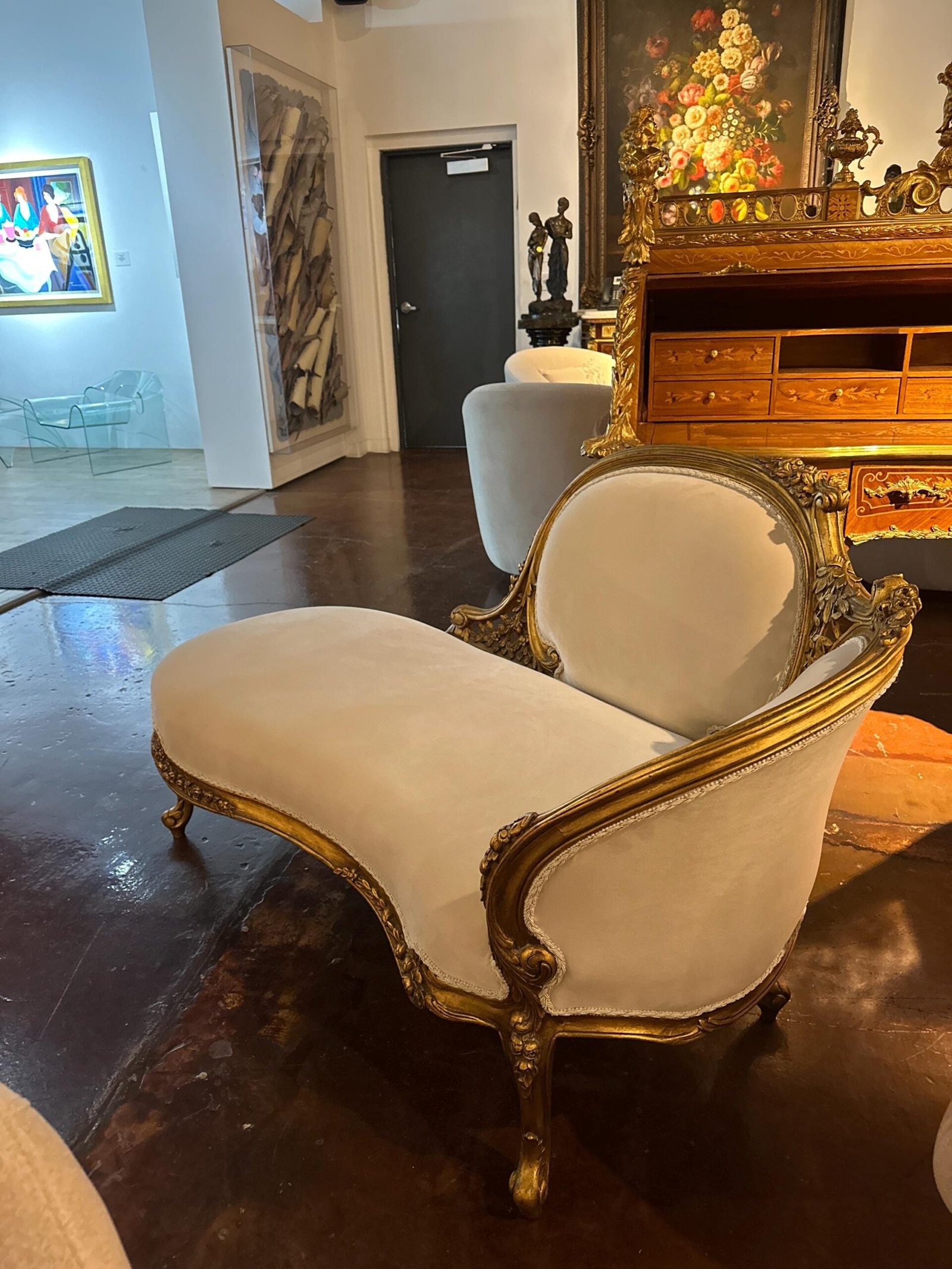 Louis XV French style chaise lounge in gold leaf - Image 2