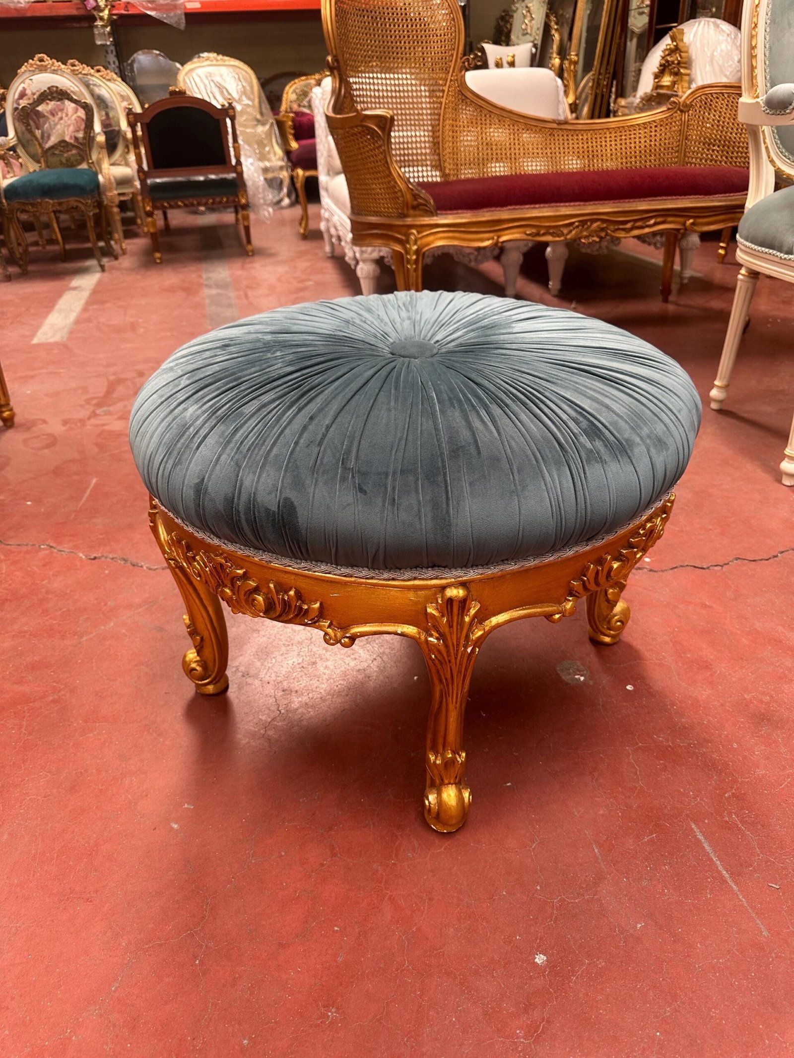 Hand carved ottoman with pleated velvet - Image 4
