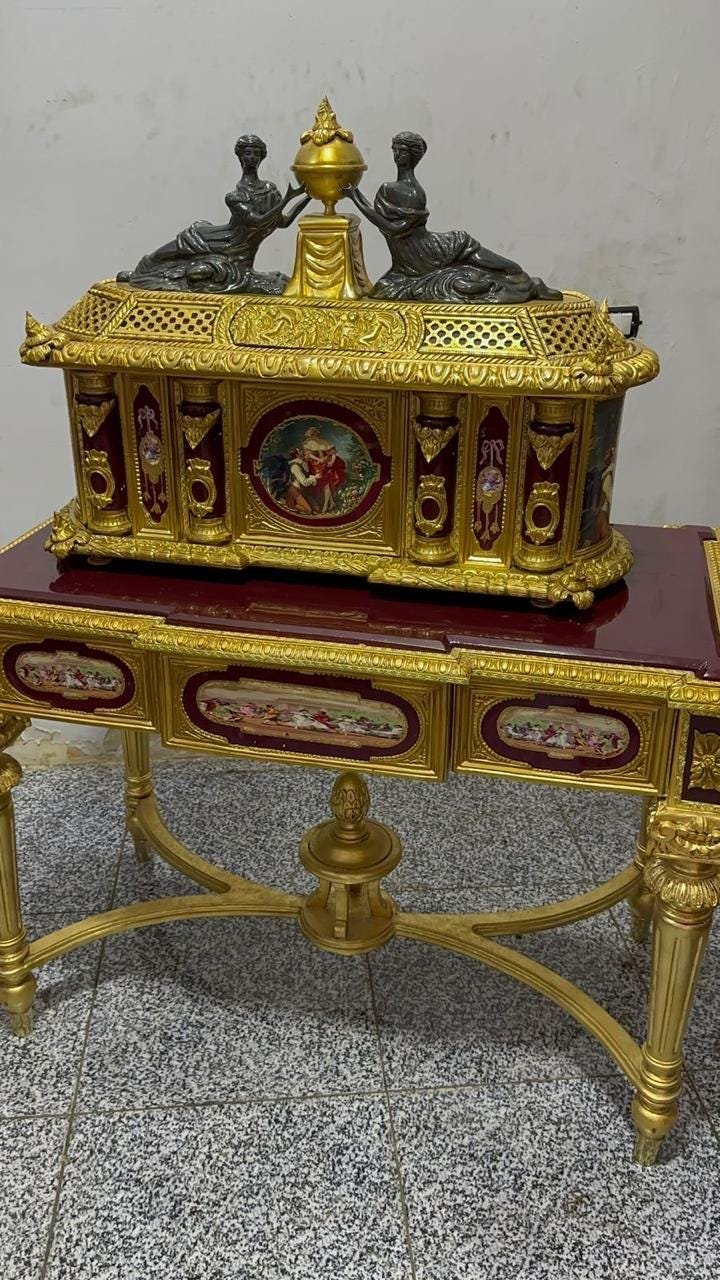 Exquisite French-Style Gilded Jewelry Casket WITH Matching Console Table – Hand-Painted Porcelain & Bronze Figurines - Image 3